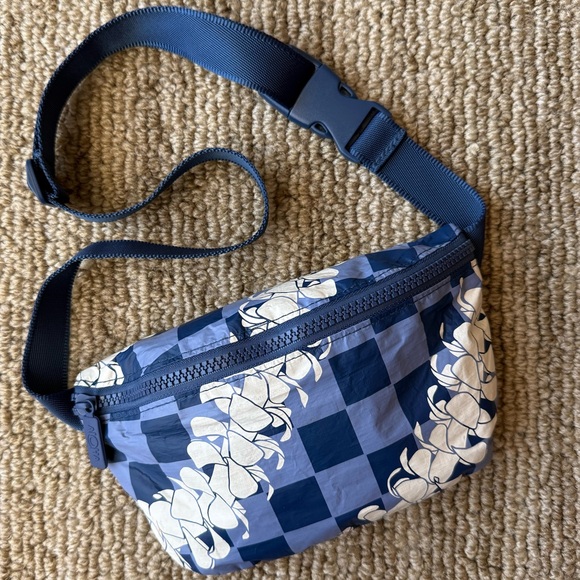 Lightweight Fanny Pack - Picture 13 of 13